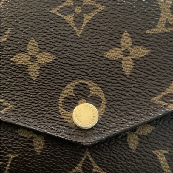 Louis Vuitton Sarah Wallet - Picture 12 of 16